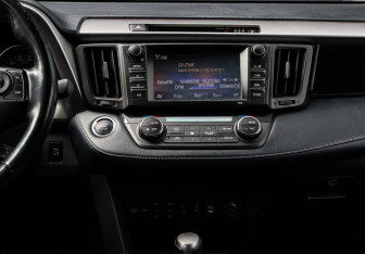 Подержанный автомобиль Toyota RAV4 2018 года (10 фото)