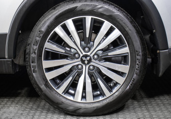 Подержанный автомобиль Mitsubishi Outlander 2019 года (22 фото)