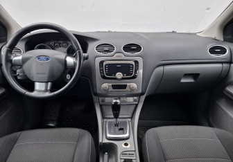 Подержанный автомобиль Ford Focus Hatchback 2010 года (12 фото)