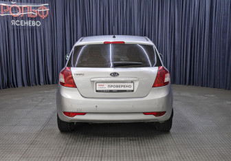Подержанный автомобиль Kia Ceed Hatchback 2010 года (6 фото)