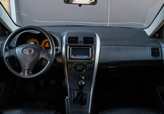 Подержанный автомобиль Toyota Corolla Sedan 2007 года (9 фото)