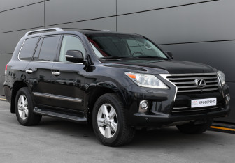 Подержанный автомобиль Lexus LX 2014 года (3 фото)