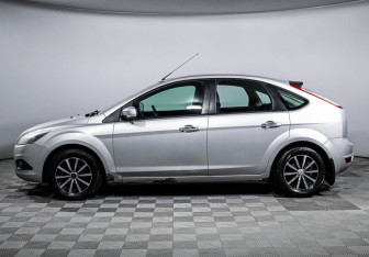 Подержанный автомобиль Ford Focus Hatchback 2010 года (8 фото)