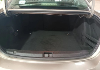 Подержанный автомобиль Renault Fluence 2010 года (17 фото)