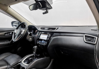 Подержанный автомобиль Nissan X-Trail 2017 года (11 фото)