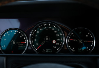 Подержанный автомобиль Rolls-Royce Cullinan 2019 года (15 фото)