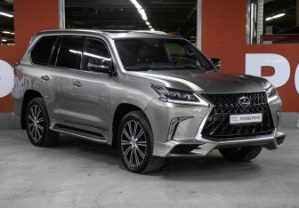 Подержанный автомобиль Lexus LX 2017 года (3 фото)