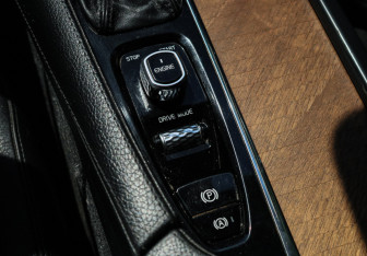 Подержанный автомобиль Volvo XC90 2016 года (20 фото)