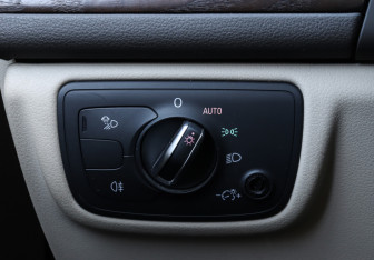 Подержанный автомобиль Audi A6 Sedan 2015 года (19 фото)