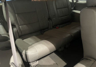 Подержанный автомобиль Toyota Sequoia 2002 года (11 фото)