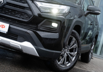 Новый Toyota RAV4 2025 (10 фото)