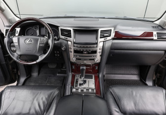 Подержанный автомобиль Lexus LX 2014 года (14 фото)