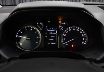 Подержанный автомобиль Toyota Land Cruiser Prado 2022 года (14 фото)