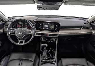 Подержанный автомобиль Kia K5 2021 года (14 фото)