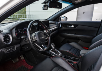 Подержанный автомобиль Kia K3 Hatchback 2021 года (9 фото)