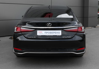 Подержанный автомобиль Lexus ES 2018 года (6 фото)