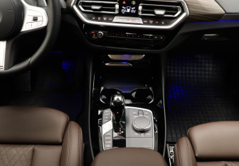 Подержанный автомобиль BMW X3 2024 года (18 фото)
