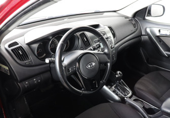 Подержанный автомобиль Kia Cerato Sedan 2012 года (5 фото)