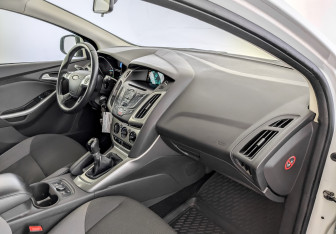 Подержанный автомобиль Ford Focus Wagon 2015 года (11 фото)