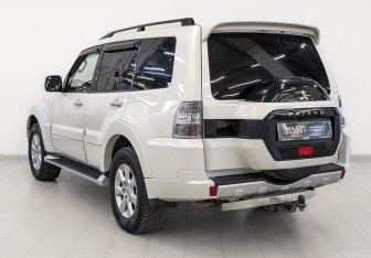 Подержанный автомобиль Mitsubishi Pajero 2021 года (7 фото)