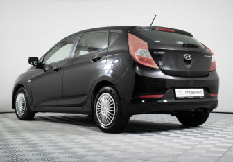 Подержанный автомобиль Hyundai Solaris Hatchback 2014 года (7 фото)