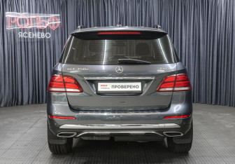 Подержанный автомобиль Mercedes-Benz GLE 2015 года (6 фото)