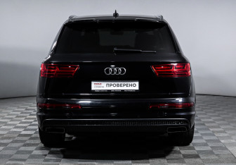 Подержанный автомобиль Audi Q7 2018 года (6 фото)