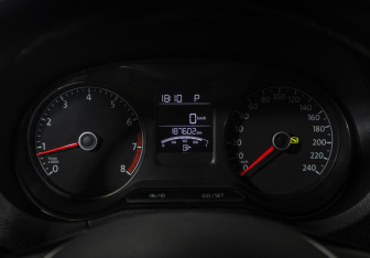 Подержанный автомобиль Volkswagen Polo Sedan 2015 года (11 фото)