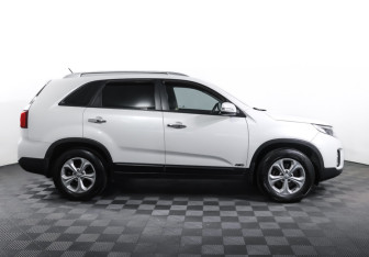 Подержанный автомобиль Kia Sorento 2014 года (4 фото)