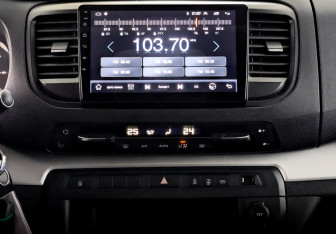 Подержанный автомобиль Peugeot Traveller 2021 года (16 фото)