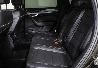 Подержанный автомобиль Volkswagen Touareg 2021 года (14 фото)