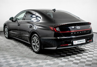 Подержанный автомобиль Hyundai Sonata 2022 года (7 фото)