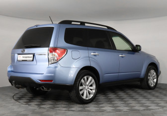 Подержанный автомобиль Subaru Forester Suv 2011 года (5 фото)