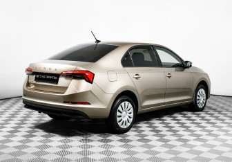 Подержанный автомобиль Skoda Rapid Liftback 2021 года (5 фото)
