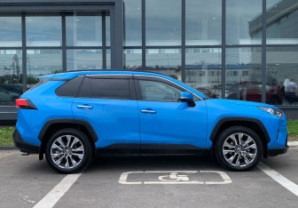 Подержанный автомобиль Toyota RAV4 2020 года (5 фото)