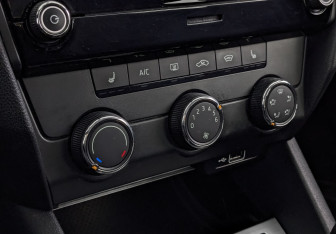 Подержанный автомобиль Skoda Octavia Liftback 2019 года (21 фото)