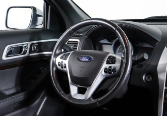 Подержанный автомобиль Ford Explorer 2015 года (12 фото)