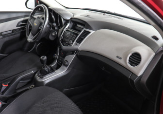 Подержанный автомобиль Chevrolet Cruze Sedan 2011 года (6 фото)