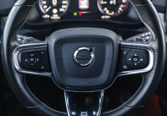 Подержанный автомобиль Volvo XC40 2019 года (14 фото)