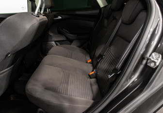 Подержанный автомобиль Ford Focus Hatchback 2016 года (13 фото)