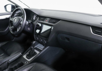 Подержанный автомобиль Skoda Octavia Liftback 2013 года (5 фото)