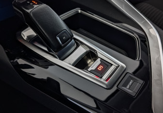 Подержанный автомобиль Peugeot 3008 2019 года (27 фото)