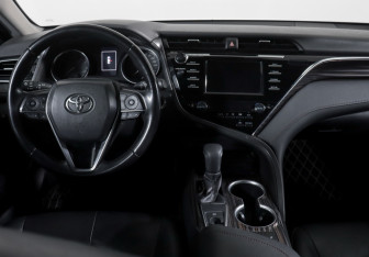 Подержанный автомобиль Toyota Camry Sedan 2019 года (12 фото)