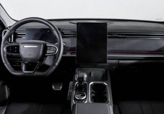 Подержанный автомобиль Jaecoo J7 2024 года (12 фото)