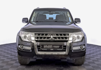 Подержанный автомобиль Mitsubishi Pajero 2015 года (2 фото)