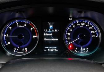 Подержанный автомобиль Toyota Hilux 2017 года (15 фото)