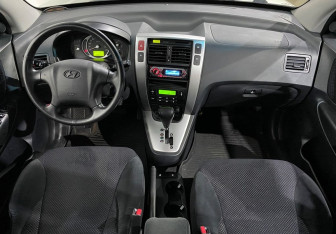 Подержанный автомобиль Hyundai Tucson 2006 года (11 фото)
