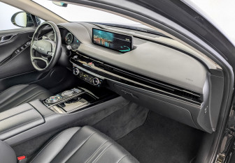 Подержанный автомобиль Genesis G80 2021 года (11 фото)