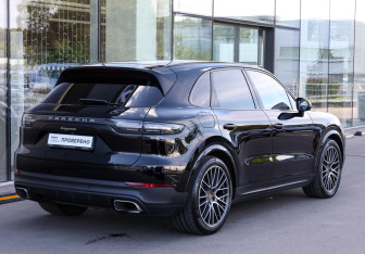 Подержанный автомобиль Porsche Cayenne 2021 года (5 фото)