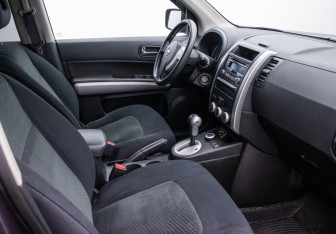 Подержанный автомобиль Nissan X-Trail 2014 года (9 фото)